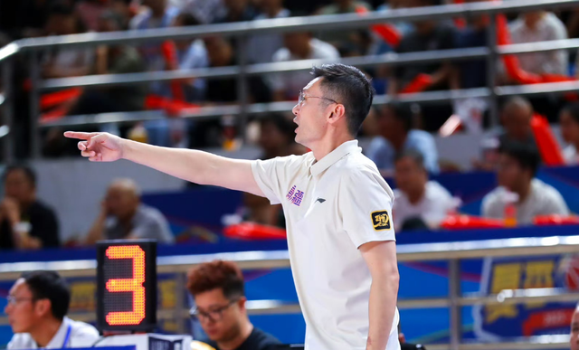 正式确定！CBA超级投手完成转会，加入新疆男篮，能否证明自己