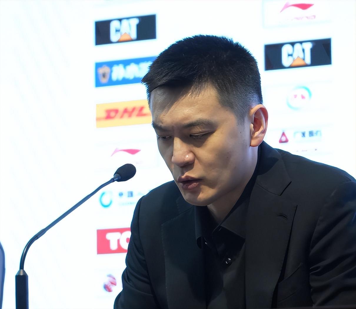 开云体育-轰33分还是惨败！硬汉也止不住落泪，粤迷评论区落井下石，太讽刺