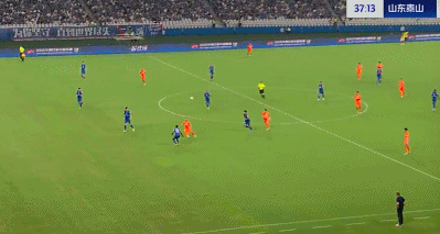 泰山6战不败！5战申花不胜，卡扎戴帽王大雷送点，延续3魔咒