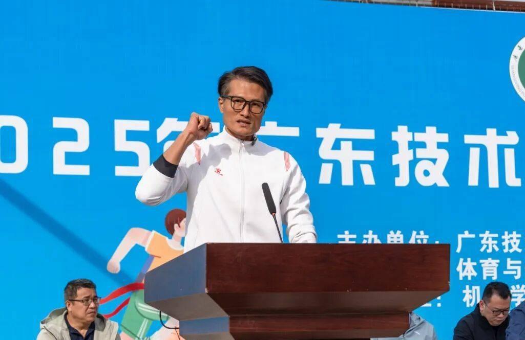 开云体育-季乐:退役后竟然当交警,曾拿3次CBA总冠军,妻子是宏远啦啦队长