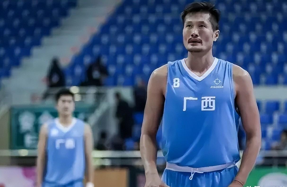 开云体育-季乐:退役后竟然当交警,曾拿3次CBA总冠军,妻子是宏远啦啦队长