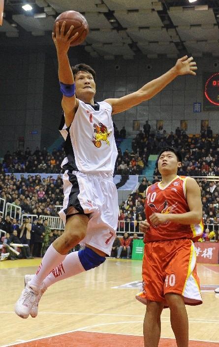 开云体育-季乐:退役后竟然当交警,曾拿3次CBA总冠军,妻子是宏远啦啦队长