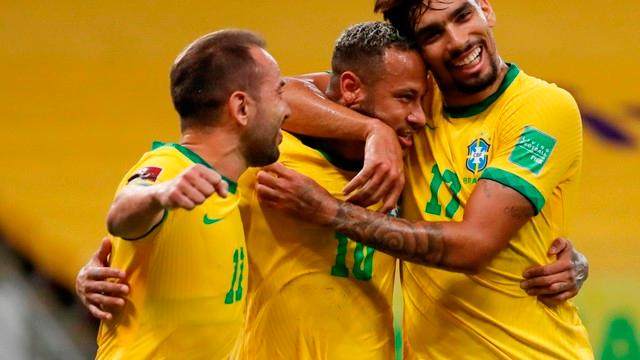 开云体育入口-世预赛进球第1 国家队吃牌第1 内马尔让人爱且恨