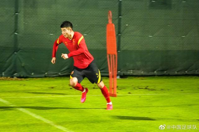 1622858473545092236.jpg 开云平台-国足沙迦一天两练 首堂场地训练课王大雷缺席